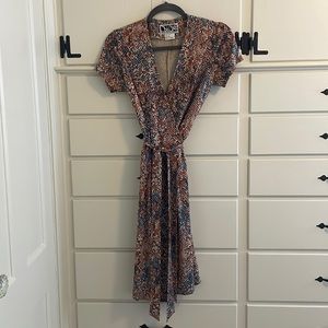 Diane von Furstenberg, Short Sleeve Wrap Dress, Size 2